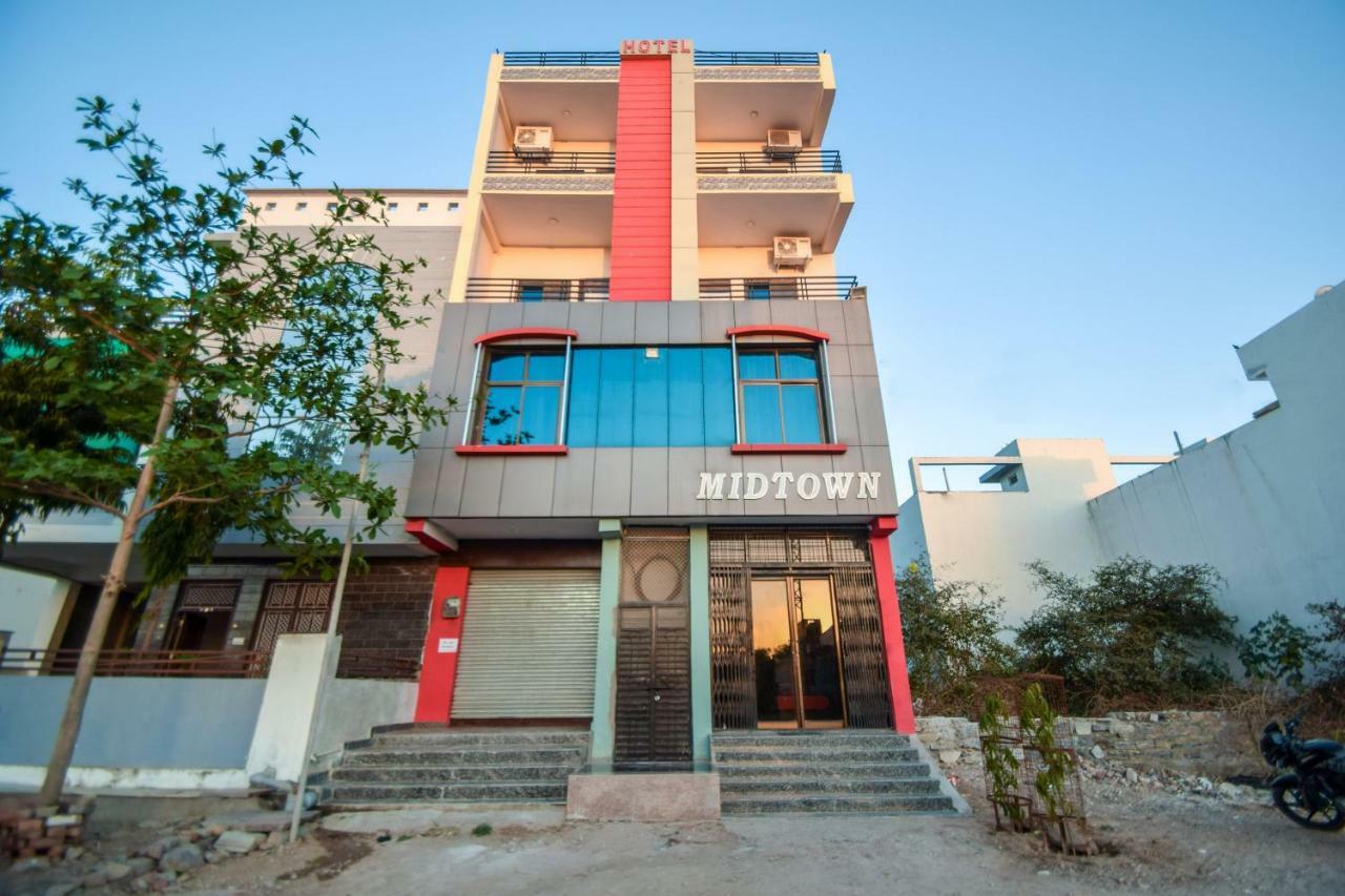 Oyo 29879 Hotel Midtown Chittorgarh Kültér fotó